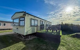 Great Dog Friendly Caravan For Hire At North Denes In Suffolk Ref 40068Nd